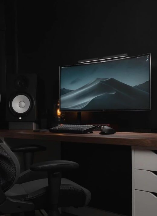 3 Minimalist Desk Setups 