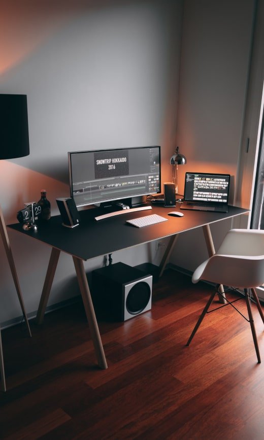 3 Minimalist Desk Setups 